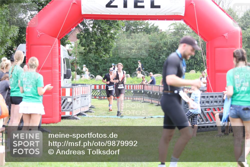 21.06.2026 - 29. Vierlanden-Triathlon Andreas Tolksdorf http://msf.ph/oto/9879992 21.06.2026 11:18:28 Ziel 412, 412 meine-sportfotos.de
