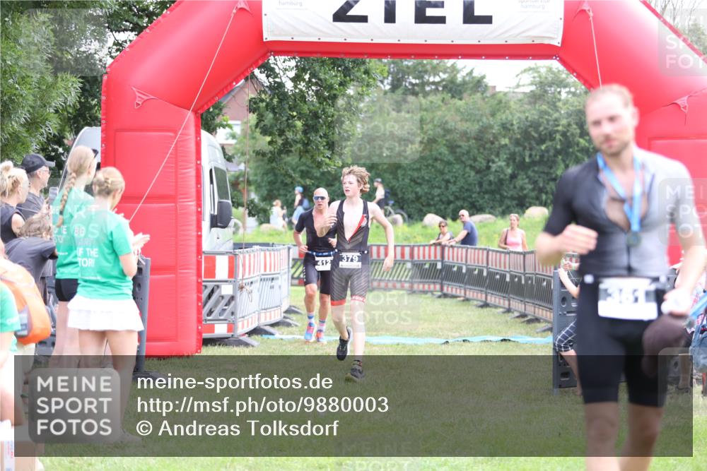 21.06.2026 - 29. Vierlanden-Triathlon Andreas Tolksdorf http://msf.ph/oto/9880003 21.06.2026 11:18:29 Ziel 412, 412 meine-sportfotos.de