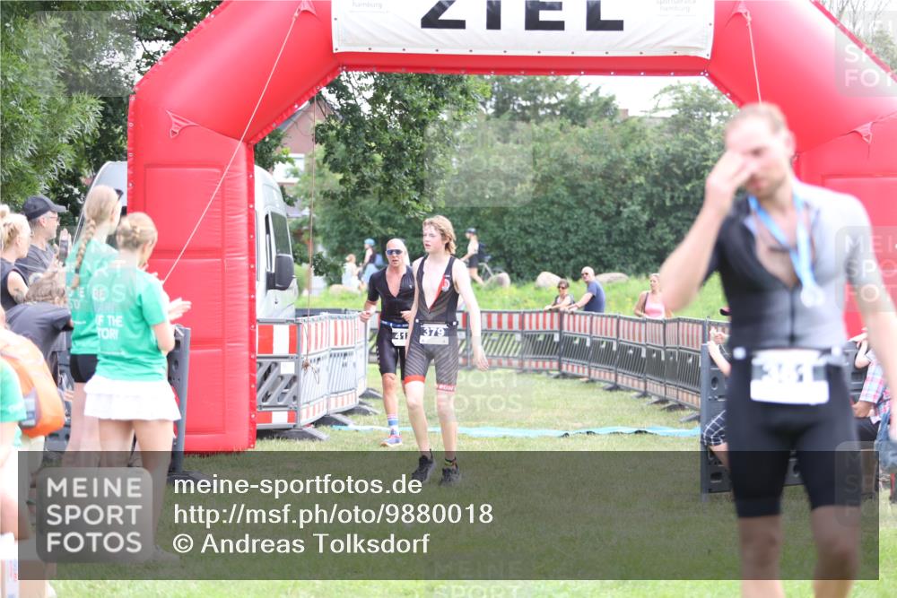 21.06.2026 - 29. Vierlanden-Triathlon Andreas Tolksdorf http://msf.ph/oto/9880018 21.06.2026 11:18:30 Ziel 412, 412 meine-sportfotos.de