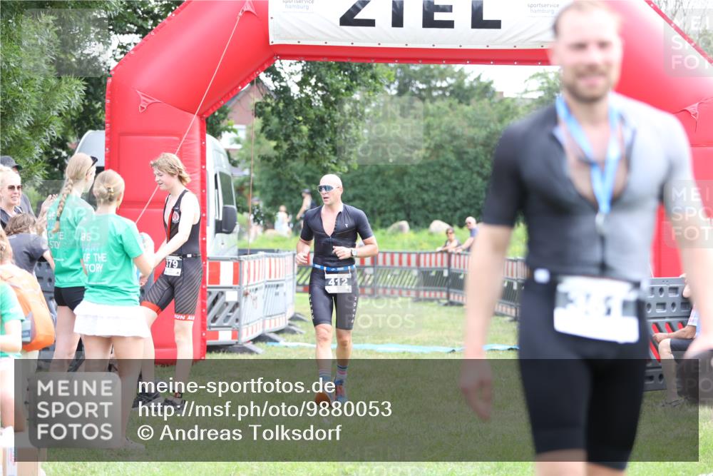 21.06.2026 - 29. Vierlanden-Triathlon Andreas Tolksdorf http://msf.ph/oto/9880053 21.06.2026 11:18:32 Ziel 412, 412 meine-sportfotos.de