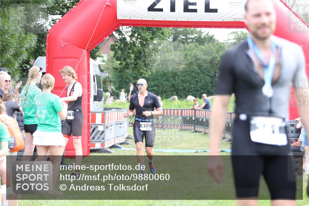 21.06.2026 - 29. Vierlanden-Triathlon Andreas Tolksdorf http://msf.ph/oto/9880060 21.06.2026 11:18:32 Ziel 412, 412 meine-sportfotos.de