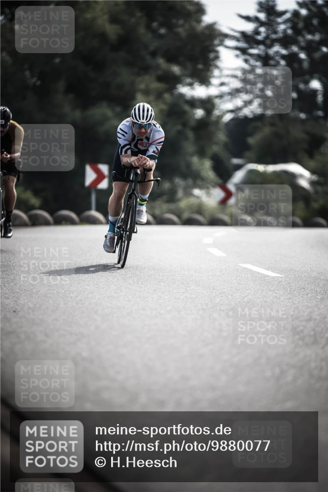 21.06.2026 - 29. Vierlanden-Triathlon H.Heesch http://msf.ph/oto/9880077 21.06.2026 09:12:42 Radfahren 13, 15, 45, 132, 290 meine-sportfotos.de