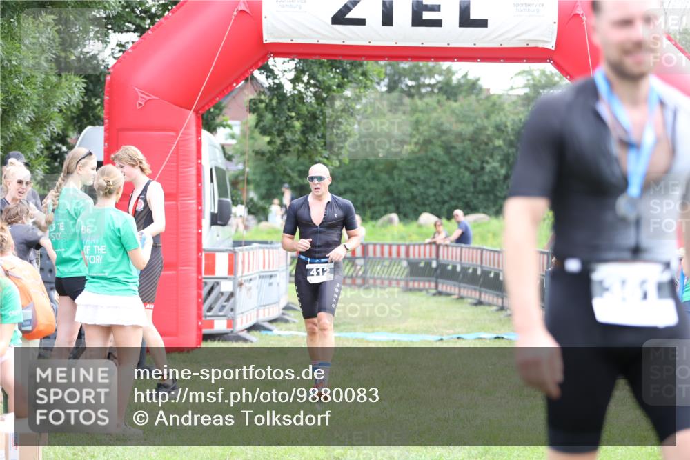 21.06.2026 - 29. Vierlanden-Triathlon Andreas Tolksdorf http://msf.ph/oto/9880083 21.06.2026 11:18:32 Ziel 412, 412 meine-sportfotos.de
