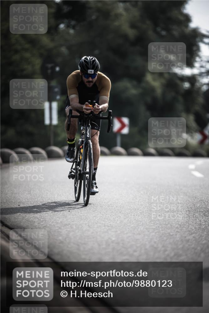 21.06.2026 - 29. Vierlanden-Triathlon H.Heesch http://msf.ph/oto/9880123 21.06.2026 09:12:44 Radfahren 13, 15, 45, 132, 290 meine-sportfotos.de