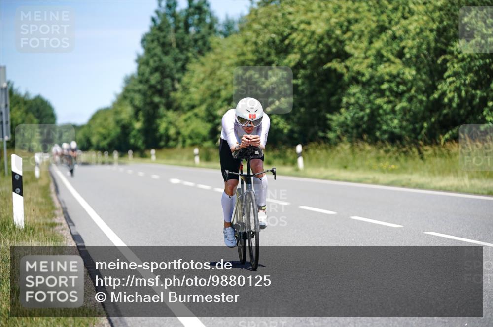 21.06.2026 - Viking Triathlon Michael Burmester http://msf.ph/oto/9880125 21.06.2026 13:18:41 Radfahren 24, 305, 344, 463 meine-sportfotos.de
