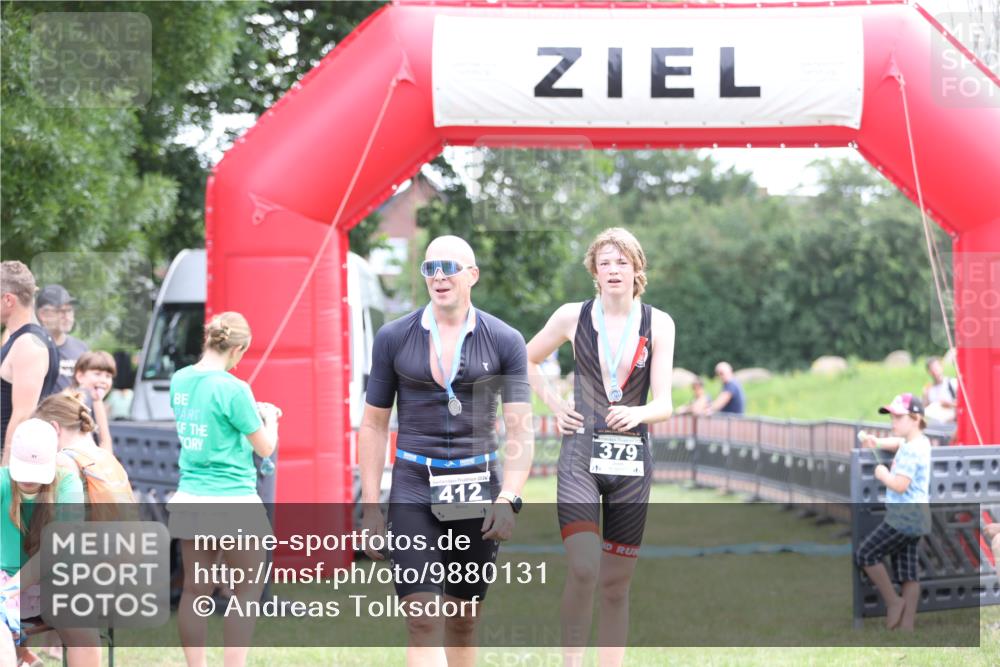 21.06.2026 - 29. Vierlanden-Triathlon Andreas Tolksdorf http://msf.ph/oto/9880131 21.06.2026 11:18:38 Ziel  meine-sportfotos.de