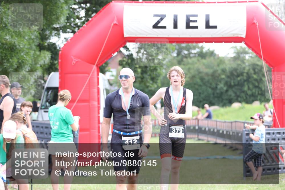 21.06.2026 - 29. Vierlanden-Triathlon Andreas Tolksdorf http://msf.ph/oto/9880145 21.06.2026 11:18:39 Ziel  meine-sportfotos.de
