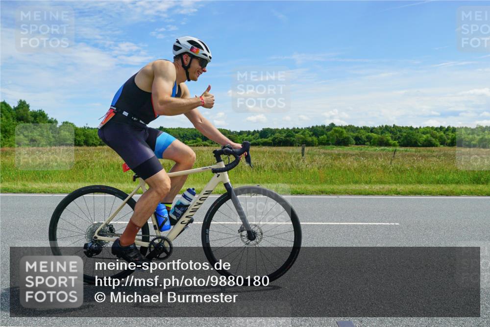 21.06.2026 - Viking Triathlon Michael Burmester http://msf.ph/oto/9880180 21.06.2026 12:41:57 Radfahren 291, 398, 440, 523 meine-sportfotos.de