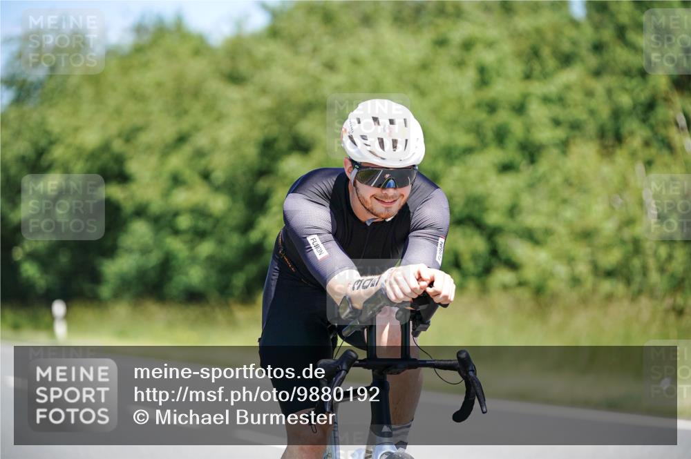 21.06.2026 - Viking Triathlon Michael Burmester http://msf.ph/oto/9880192 21.06.2026 13:18:54 Radfahren 39, 305, 344, 463 meine-sportfotos.de