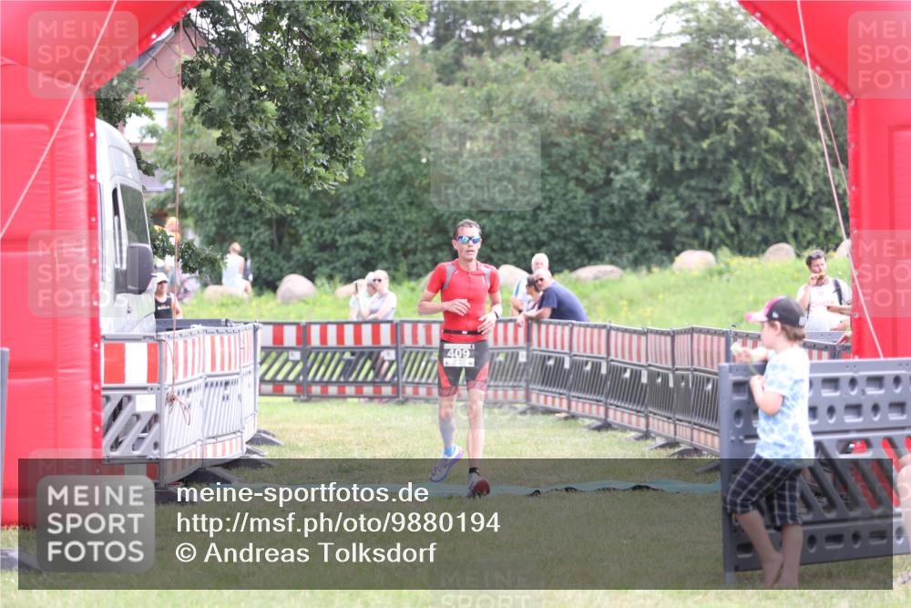 21.06.2026 - 29. Vierlanden-Triathlon Andreas Tolksdorf http://msf.ph/oto/9880194 21.06.2026 11:18:57 Ziel 409, 468, 409, 468 meine-sportfotos.de