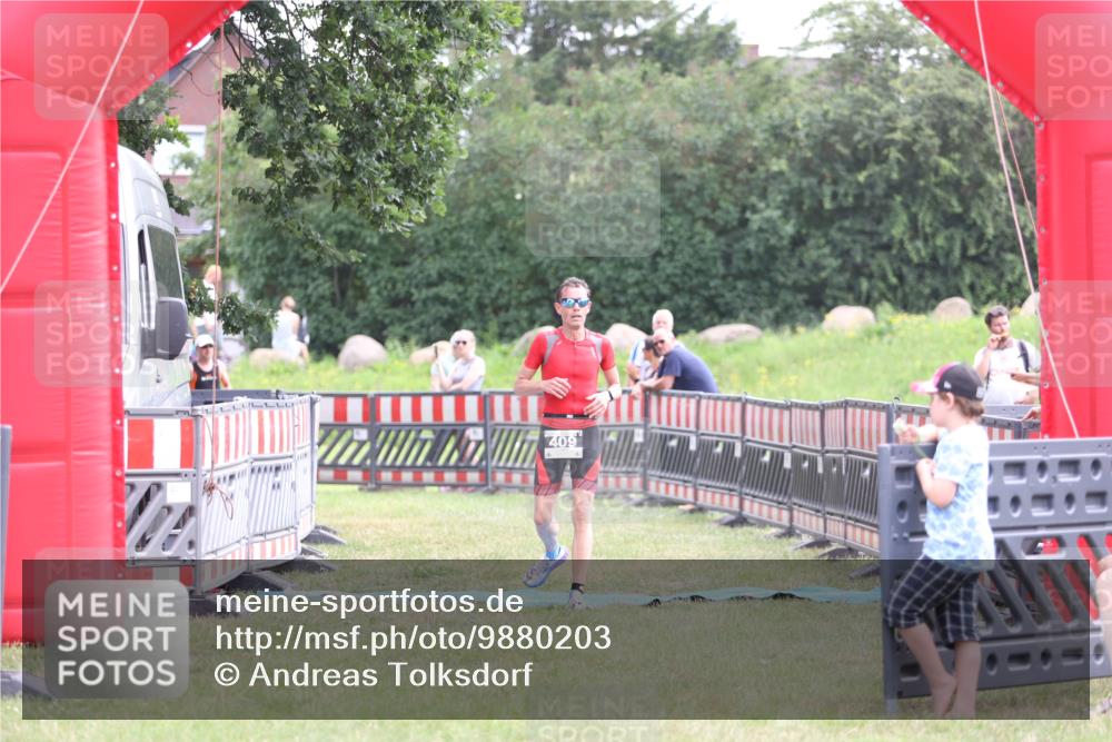 21.06.2026 - 29. Vierlanden-Triathlon Andreas Tolksdorf http://msf.ph/oto/9880203 21.06.2026 11:18:57 Ziel 409, 468, 409, 468 meine-sportfotos.de