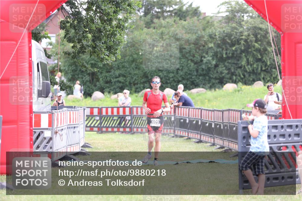 21.06.2026 - 29. Vierlanden-Triathlon Andreas Tolksdorf http://msf.ph/oto/9880218 21.06.2026 11:18:57 Ziel 409, 468, 409, 468 meine-sportfotos.de