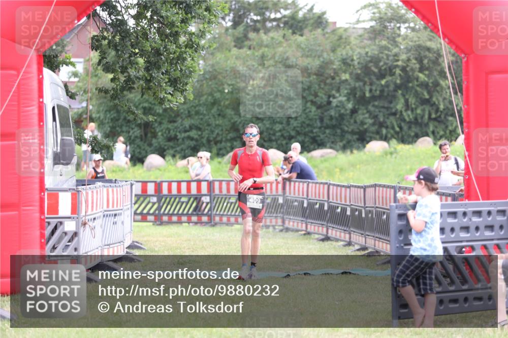 21.06.2026 - 29. Vierlanden-Triathlon Andreas Tolksdorf http://msf.ph/oto/9880232 21.06.2026 11:18:57 Ziel 409, 468, 409, 468 meine-sportfotos.de