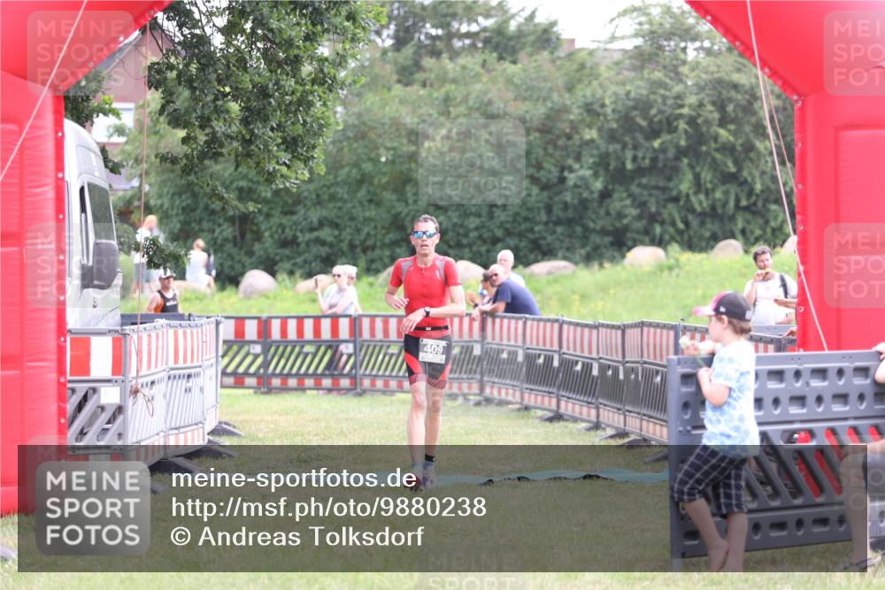 21.06.2026 - 29. Vierlanden-Triathlon Andreas Tolksdorf http://msf.ph/oto/9880238 21.06.2026 11:18:57 Ziel 409, 468, 409, 468 meine-sportfotos.de
