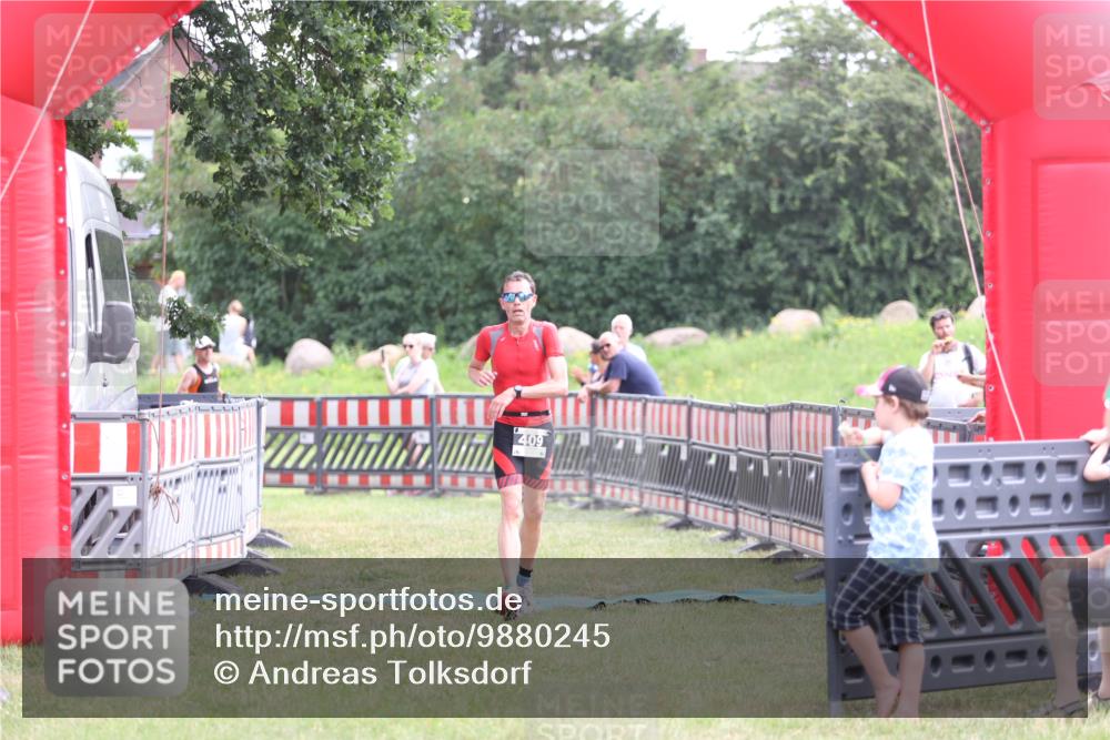 21.06.2026 - 29. Vierlanden-Triathlon Andreas Tolksdorf http://msf.ph/oto/9880245 21.06.2026 11:18:57 Ziel 409, 468, 409, 468 meine-sportfotos.de