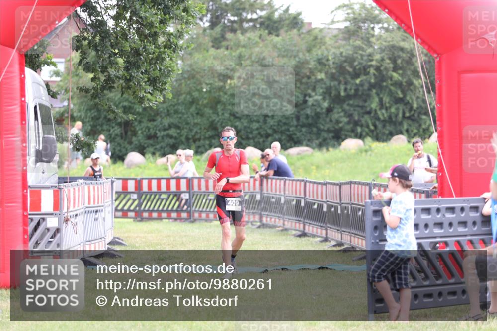 21.06.2026 - 29. Vierlanden-Triathlon Andreas Tolksdorf http://msf.ph/oto/9880261 21.06.2026 11:18:57 Ziel 409, 468, 409, 468 meine-sportfotos.de