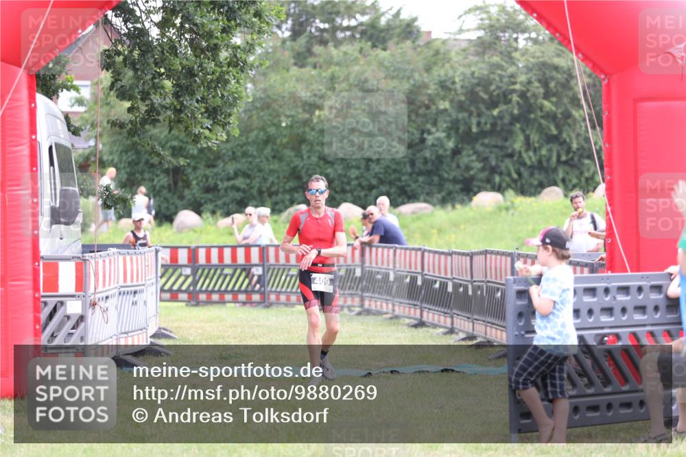 21.06.2026 - 29. Vierlanden-Triathlon Andreas Tolksdorf http://msf.ph/oto/9880269 21.06.2026 11:18:57 Ziel 409, 468, 409, 468 meine-sportfotos.de