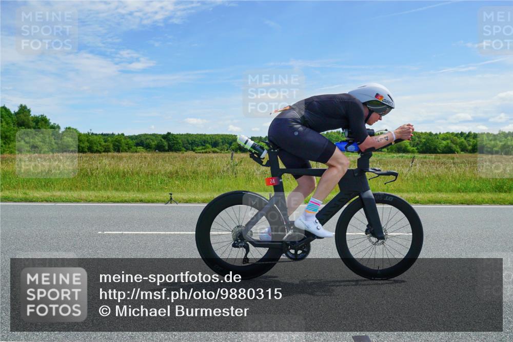 21.06.2026 - Viking Triathlon Michael Burmester http://msf.ph/oto/9880315 21.06.2026 12:43:48 Radfahren 30, 51, 225, 234, 258, 279, 343, 374, 388, 508, 509, 563, 605, 645 meine-sportfotos.de