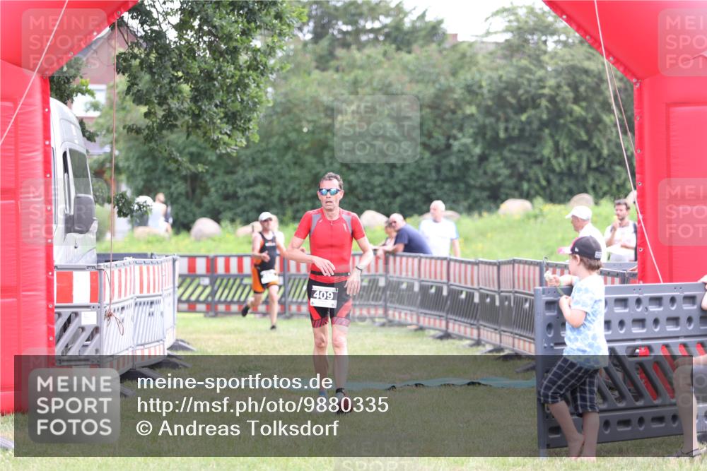 21.06.2026 - 29. Vierlanden-Triathlon Andreas Tolksdorf http://msf.ph/oto/9880335 21.06.2026 11:18:59 Ziel 409, 468, 409, 468 meine-sportfotos.de