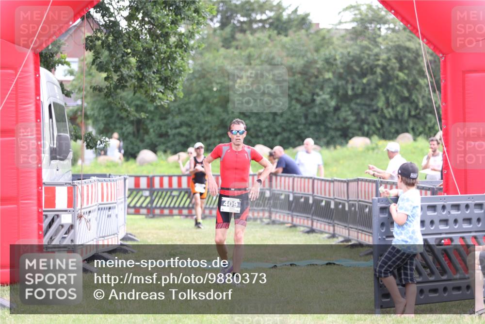 21.06.2026 - 29. Vierlanden-Triathlon Andreas Tolksdorf http://msf.ph/oto/9880373 21.06.2026 11:18:59 Ziel 409, 468, 409, 468 meine-sportfotos.de