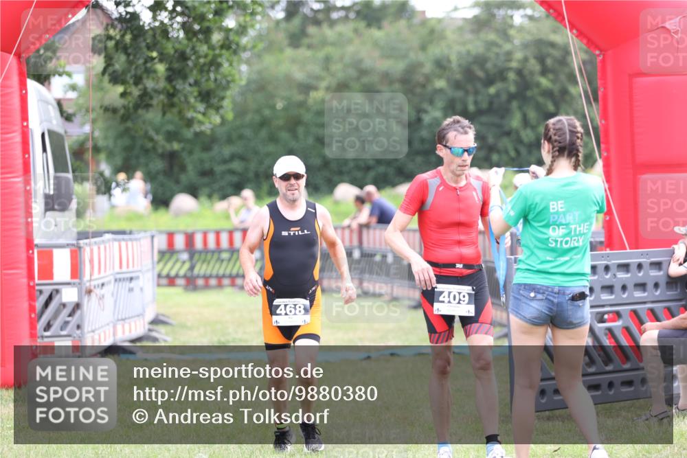 21.06.2026 - 29. Vierlanden-Triathlon Andreas Tolksdorf http://msf.ph/oto/9880380 21.06.2026 11:19:06 Ziel 468, 468 meine-sportfotos.de