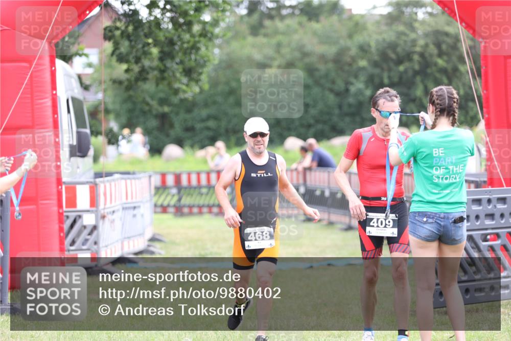 21.06.2026 - 29. Vierlanden-Triathlon Andreas Tolksdorf http://msf.ph/oto/9880402 21.06.2026 11:19:06 Ziel 468, 468 meine-sportfotos.de