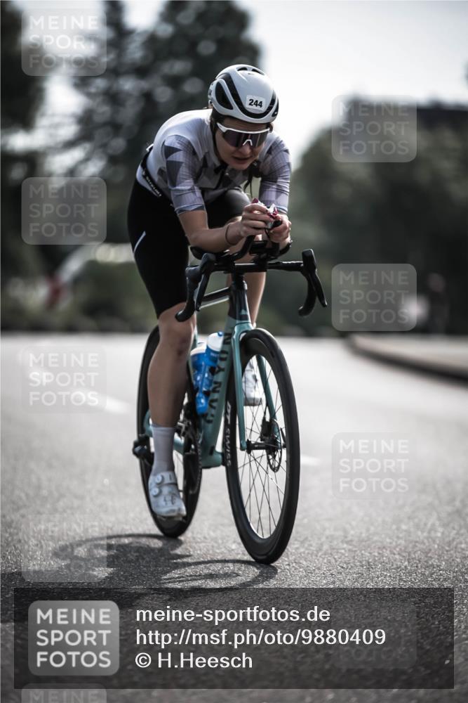 21.06.2026 - 29. Vierlanden-Triathlon H.Heesch http://msf.ph/oto/9880409 21.06.2026 09:13:05 Radfahren 21, 207, 216, 244 meine-sportfotos.de