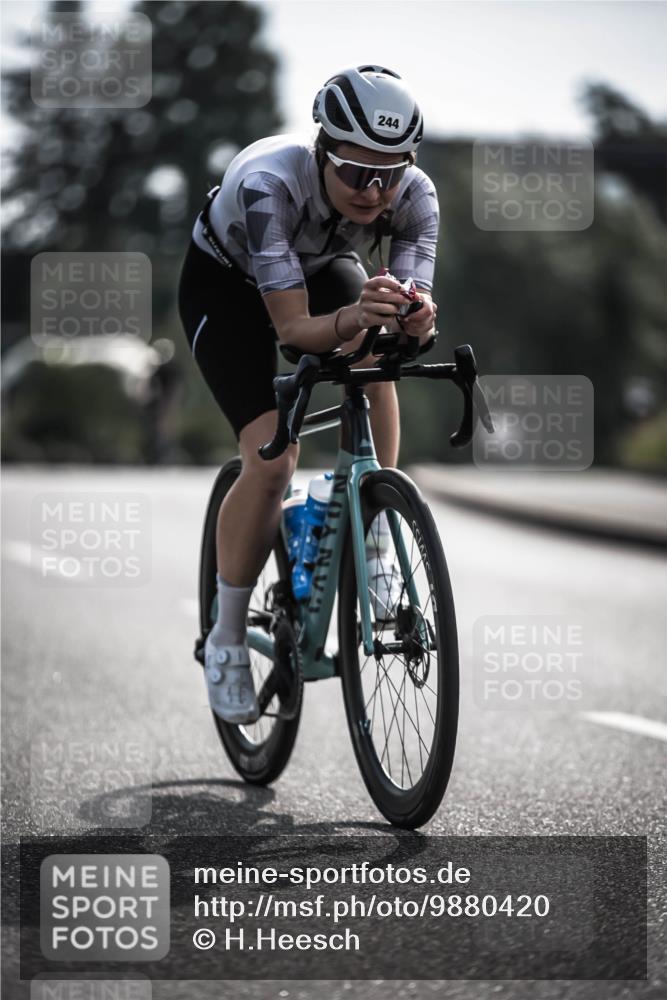 21.06.2026 - 29. Vierlanden-Triathlon H.Heesch http://msf.ph/oto/9880420 21.06.2026 09:13:05 Radfahren 21, 207, 216, 244 meine-sportfotos.de