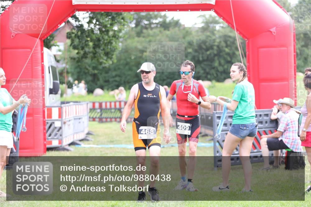 21.06.2026 - 29. Vierlanden-Triathlon Andreas Tolksdorf http://msf.ph/oto/9880438 21.06.2026 11:19:07 Ziel 327, 468, 327, 468 meine-sportfotos.de