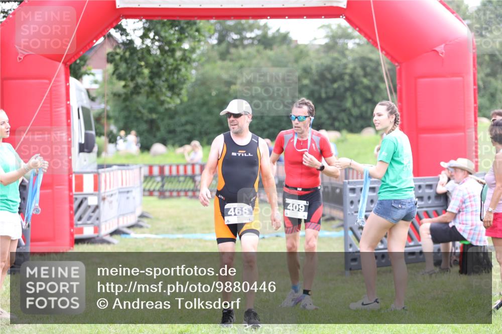 21.06.2026 - 29. Vierlanden-Triathlon Andreas Tolksdorf http://msf.ph/oto/9880446 21.06.2026 11:19:07 Ziel 327, 468, 327, 468 meine-sportfotos.de