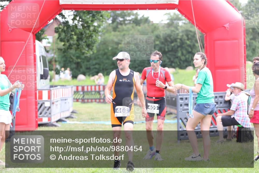 21.06.2026 - 29. Vierlanden-Triathlon Andreas Tolksdorf http://msf.ph/oto/9880454 21.06.2026 11:19:07 Ziel 327, 468, 327, 468 meine-sportfotos.de