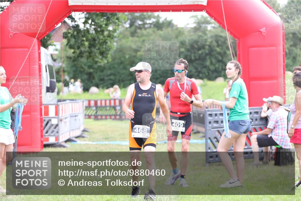 21.06.2026 - 29. Vierlanden-Triathlon Andreas Tolksdorf http://msf.ph/oto/9880460 21.06.2026 11:19:07 Ziel 327, 468, 327, 468 meine-sportfotos.de