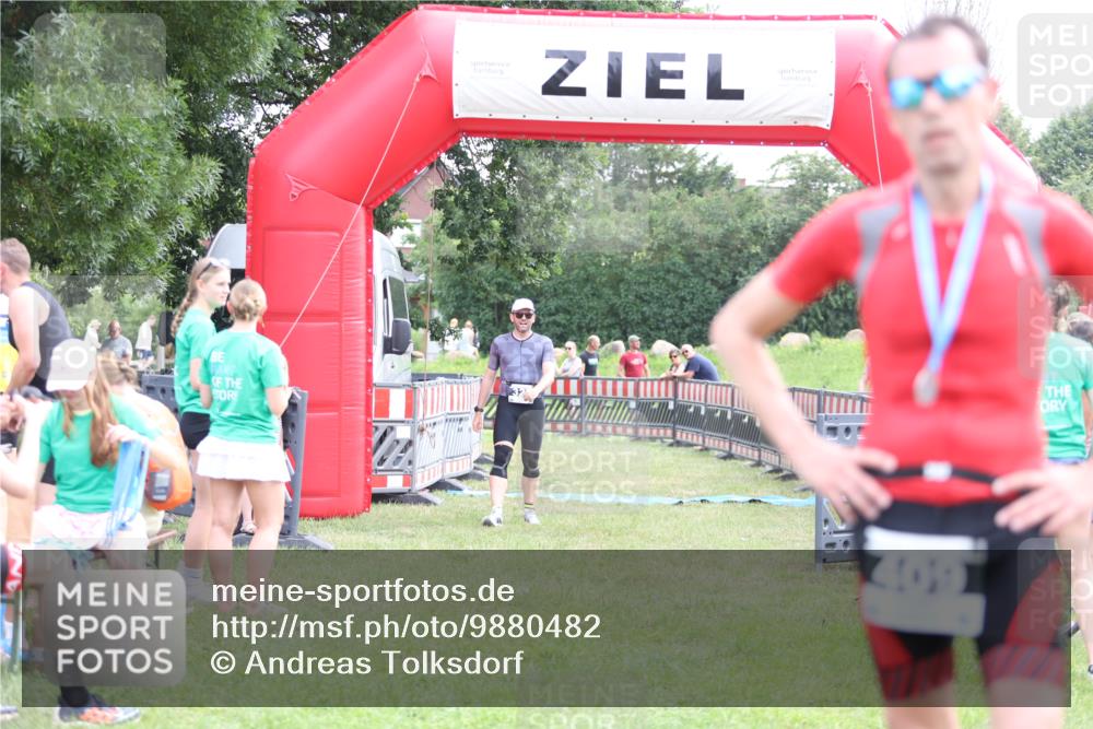 21.06.2026 - 29. Vierlanden-Triathlon Andreas Tolksdorf http://msf.ph/oto/9880482 21.06.2026 11:19:21 Ziel 327, 327 meine-sportfotos.de