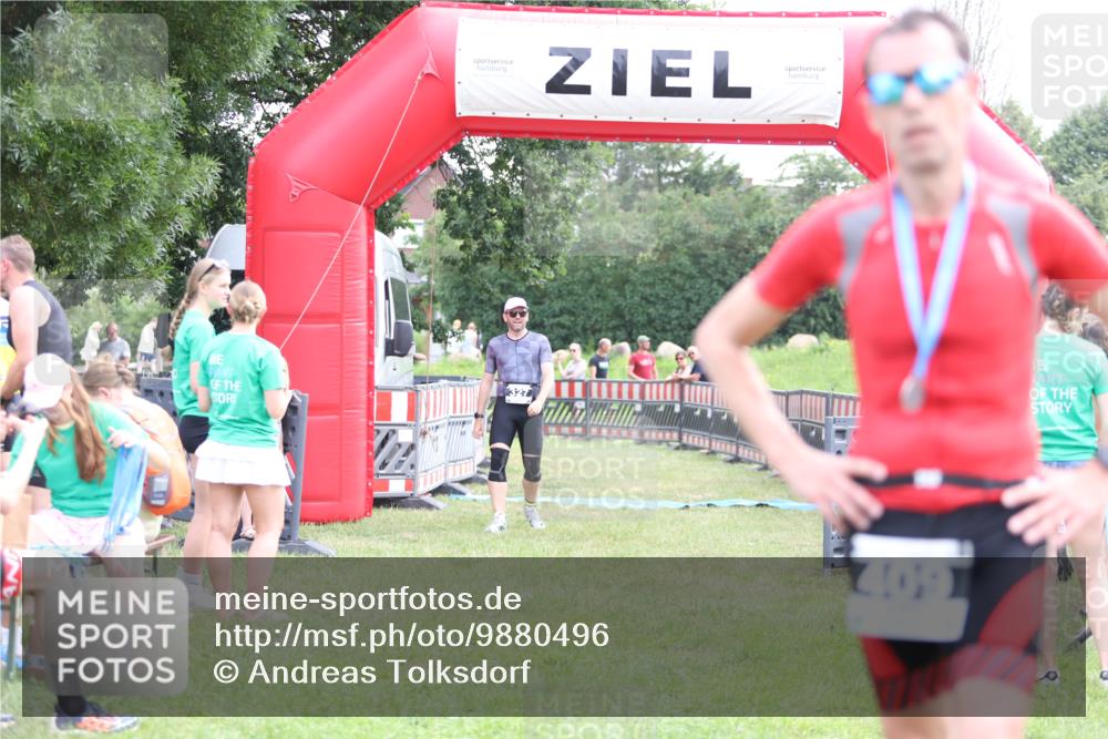 21.06.2026 - 29. Vierlanden-Triathlon Andreas Tolksdorf http://msf.ph/oto/9880496 21.06.2026 11:19:21 Ziel 327, 327 meine-sportfotos.de