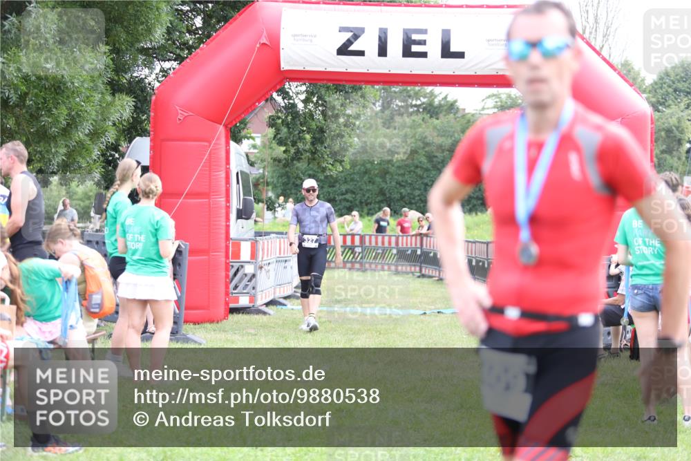21.06.2026 - 29. Vierlanden-Triathlon Andreas Tolksdorf http://msf.ph/oto/9880538 21.06.2026 11:19:21 Ziel 327, 327 meine-sportfotos.de