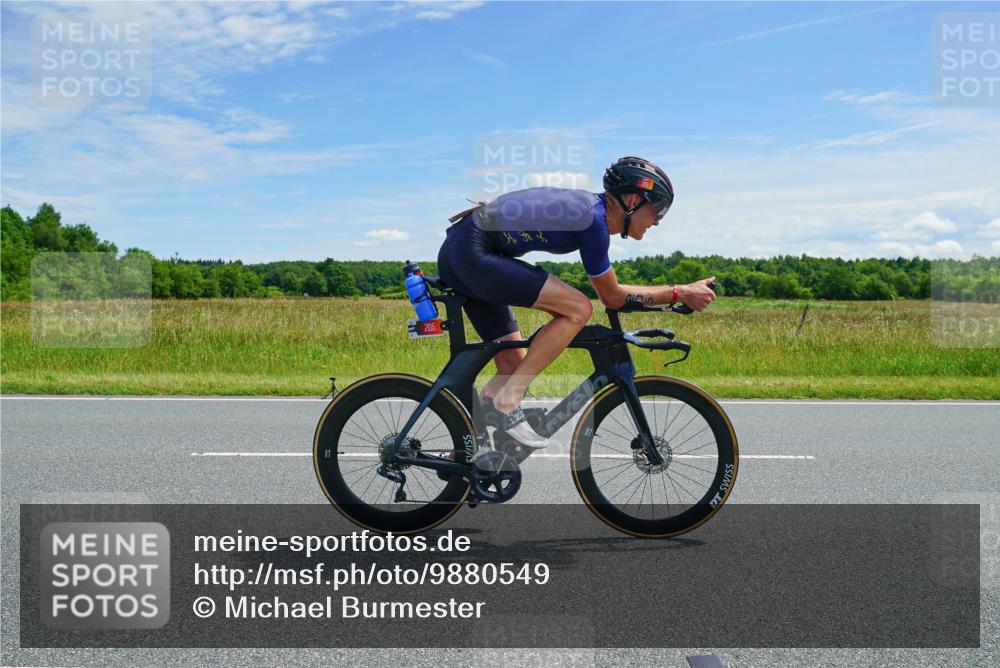 21.06.2026 - Viking Triathlon Michael Burmester http://msf.ph/oto/9880549 21.06.2026 12:45:54 Radfahren 54, 135, 205, 238, 309, 352, 421, 442, 561 meine-sportfotos.de