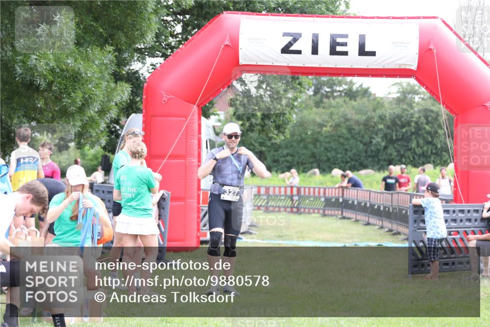 21.06.2026 - 29. Vierlanden-Triathlon Andreas Tolksdorf http://msf.ph/oto/9880578 21.06.2026 11:19:28 Ziel  meine-sportfotos.de