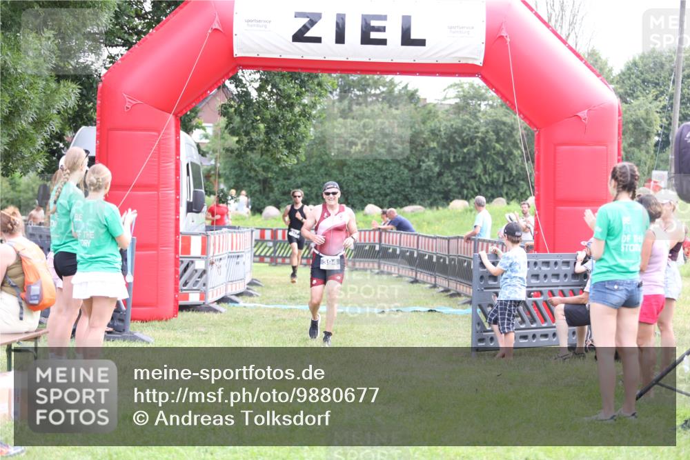 21.06.2026 - 29. Vierlanden-Triathlon Andreas Tolksdorf http://msf.ph/oto/9880677 21.06.2026 11:20:02 Ziel 394, 419, 422, 447, 452, 394, 419, 422, 447, 452 meine-sportfotos.de
