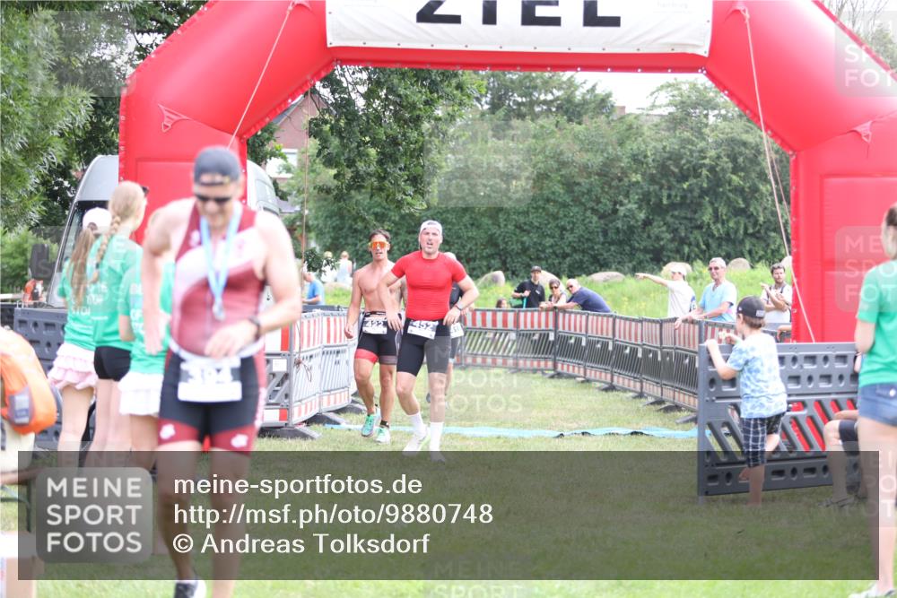 21.06.2026 - 29. Vierlanden-Triathlon Andreas Tolksdorf http://msf.ph/oto/9880748 21.06.2026 11:20:11 Ziel 309, 419, 422, 428, 452, 309, 419, 422, 428, 452 meine-sportfotos.de
