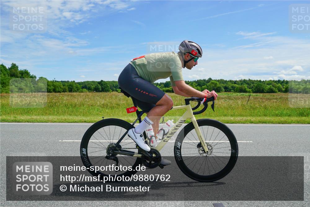 21.06.2026 - Viking Triathlon Michael Burmester http://msf.ph/oto/9880762 21.06.2026 12:48:10 Radfahren 57, 58, 73, 124, 126, 166, 232, 531, 608, 644 meine-sportfotos.de