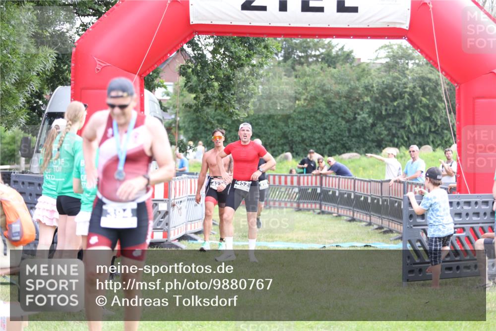 21.06.2026 - 29. Vierlanden-Triathlon Andreas Tolksdorf http://msf.ph/oto/9880767 21.06.2026 11:20:11 Ziel 309, 419, 422, 428, 452, 309, 419, 422, 428, 452 meine-sportfotos.de
