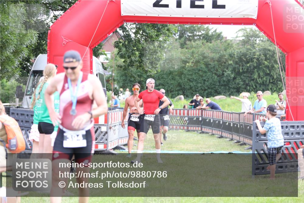 21.06.2026 - 29. Vierlanden-Triathlon Andreas Tolksdorf http://msf.ph/oto/9880786 21.06.2026 11:20:11 Ziel 309, 419, 422, 428, 452, 309, 419, 422, 428, 452 meine-sportfotos.de
