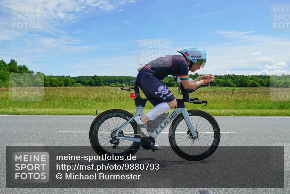 21.06.2026 - Viking Triathlon Michael Burmester http://msf.ph/oto/9880793 21.06.2026 12:48:56 Radfahren 44, 52, 316, 330, 379, 455 meine-sportfotos.de