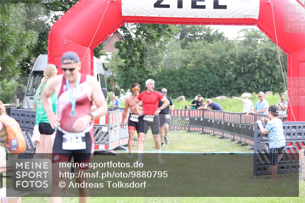21.06.2026 - 29. Vierlanden-Triathlon Andreas Tolksdorf http://msf.ph/oto/9880795 21.06.2026 11:20:11 Ziel 309, 419, 422, 428, 452, 309, 419, 422, 428, 452 meine-sportfotos.de