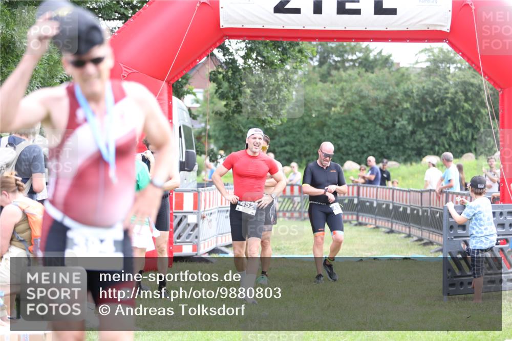21.06.2026 - 29. Vierlanden-Triathlon Andreas Tolksdorf http://msf.ph/oto/9880803 21.06.2026 11:20:14 Ziel 309, 419, 422, 428, 309, 419, 422, 428 meine-sportfotos.de