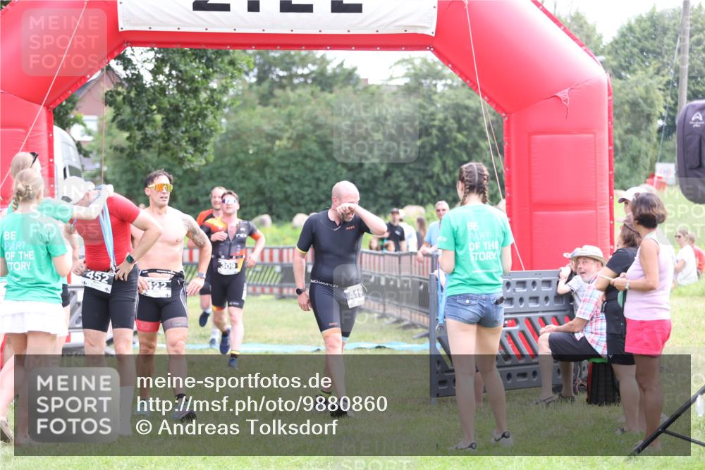 21.06.2026 - 29. Vierlanden-Triathlon Andreas Tolksdorf http://msf.ph/oto/9880860 21.06.2026 11:20:18 Ziel 309, 428, 309, 428 meine-sportfotos.de
