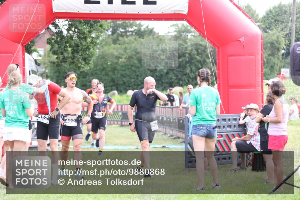 21.06.2026 - 29. Vierlanden-Triathlon Andreas Tolksdorf http://msf.ph/oto/9880868 21.06.2026 11:20:18 Ziel 309, 428, 309, 428 meine-sportfotos.de