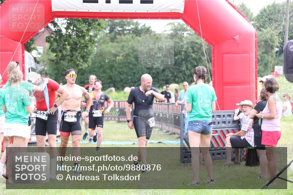 21.06.2026 - 29. Vierlanden-Triathlon Andreas Tolksdorf http://msf.ph/oto/9880876 21.06.2026 11:20:18 Ziel 309, 428, 309, 428 meine-sportfotos.de