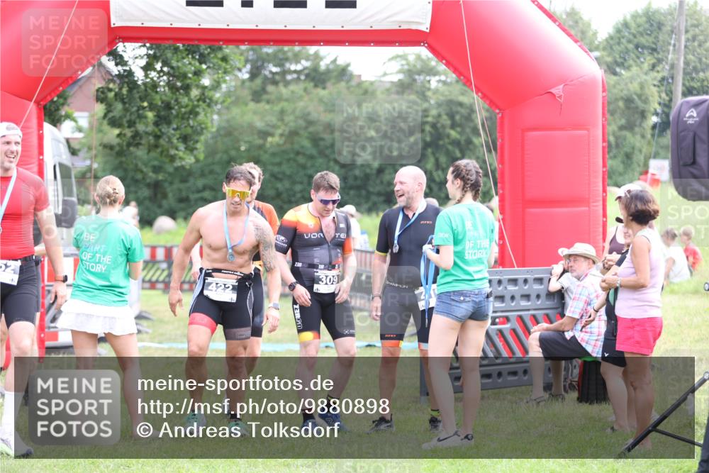 21.06.2026 - 29. Vierlanden-Triathlon Andreas Tolksdorf http://msf.ph/oto/9880898 21.06.2026 11:20:21 Ziel 309, 428, 309, 428 meine-sportfotos.de