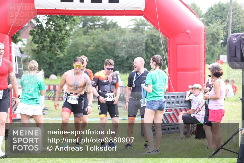 21.06.2026 - 29. Vierlanden-Triathlon Andreas Tolksdorf http://msf.ph/oto/9880907 21.06.2026 11:20:21 Ziel 309, 428, 309, 428 meine-sportfotos.de